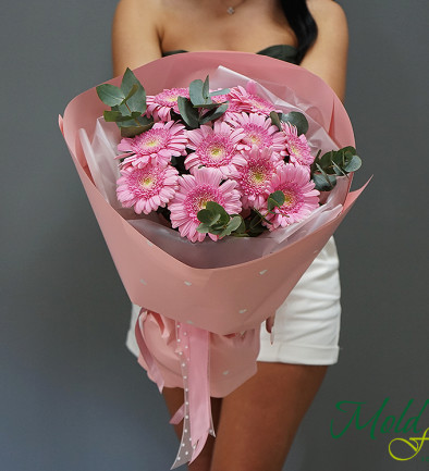 Bouquet of 11 pink gerberas and eucalyptus photo 394x433